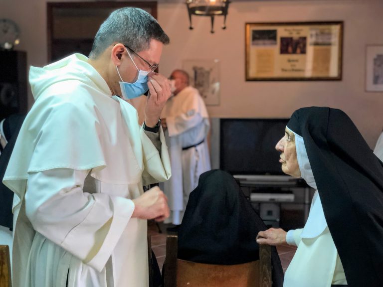 Gerard Timoner ocn las monjas dominicas de Caleruega